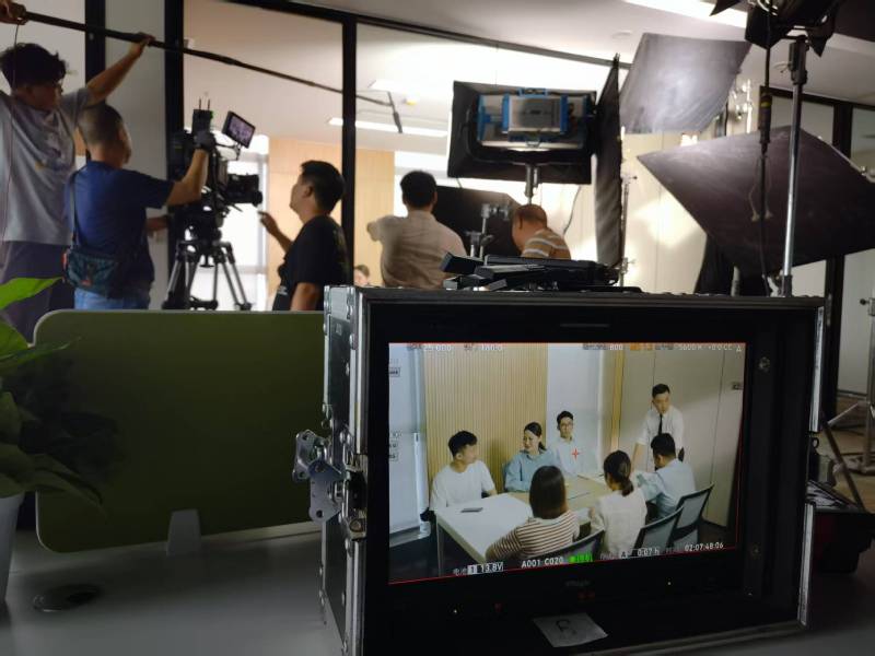 德昌县TVC拍摄公司：科技产品视觉化大师，诠释未来感与功能美学